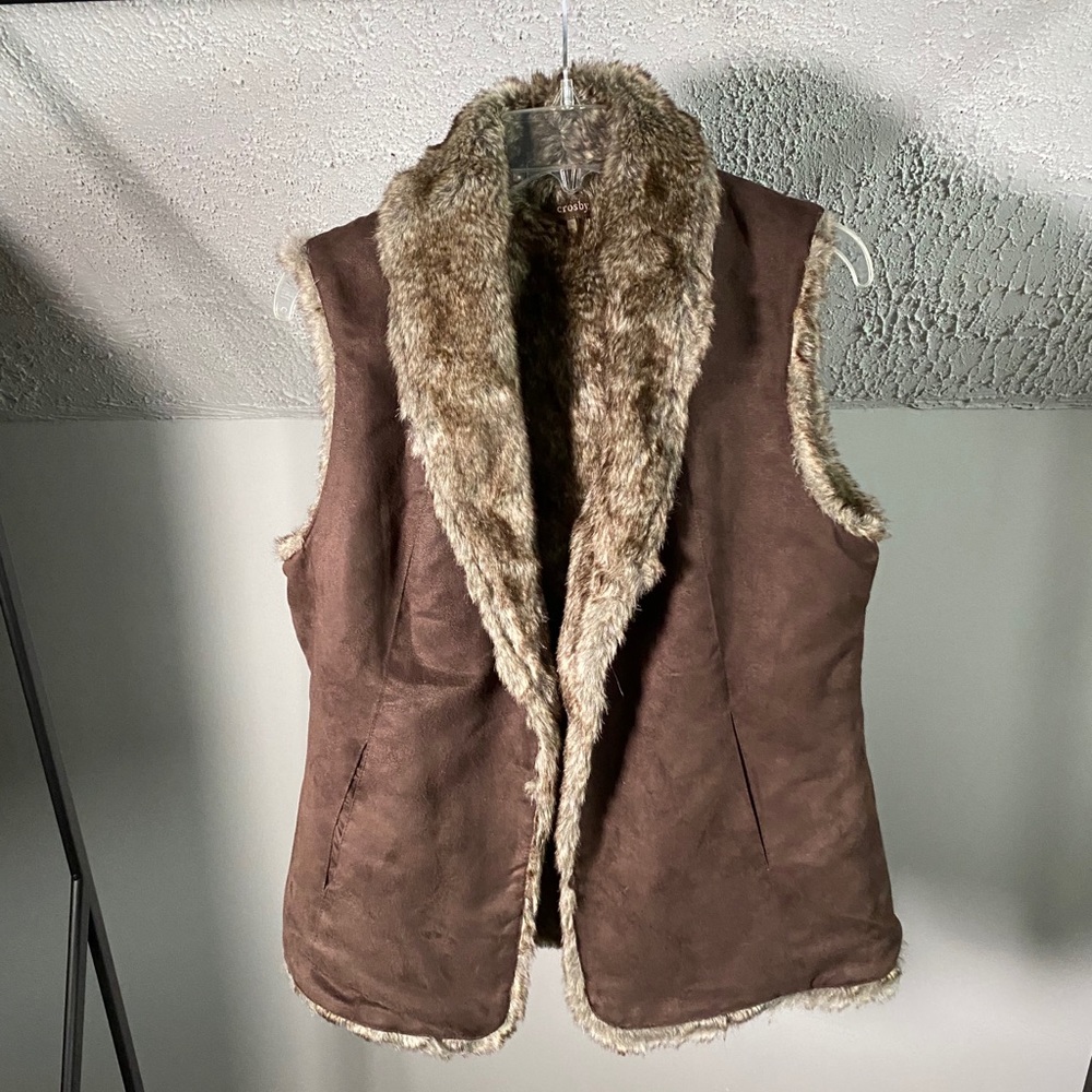 Brown fur-lined vest ❄️🤍✨
